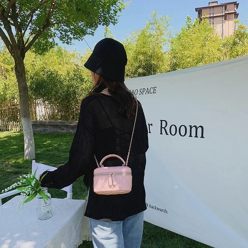 Hot Selling Sewing Thread Fashionable Pu Women's Shoulder Bag 2024 New Summer Women's Handbag Small Lightweight Box Bucket Bag