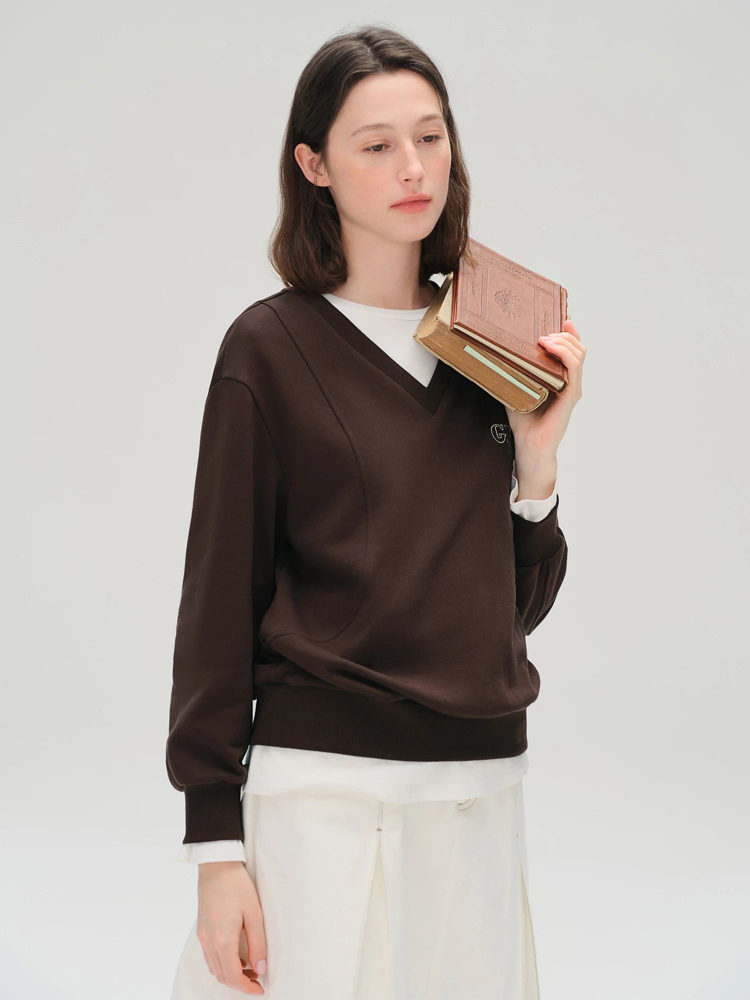 Plus Size Contrast Color Letter Embroidered Sweatshirt Women 2025 Early Autumn All-match V-neck Loose Top Leisure Simple