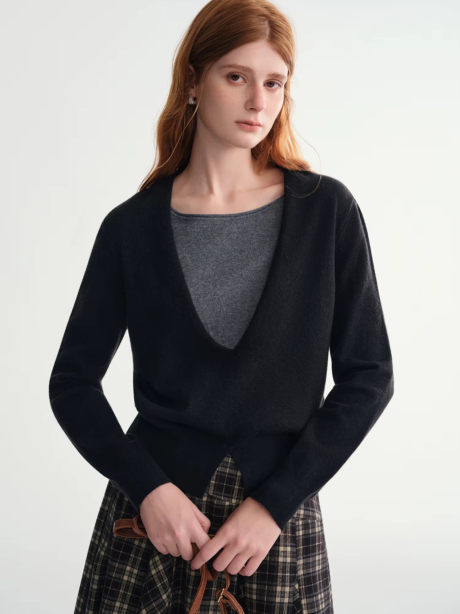 Plus-Size Women's Fashion: Elegant Lazy Curve Faux Two-Piece Color Block Contrast Deep V-Neck Knit Sweater 2025 Winter