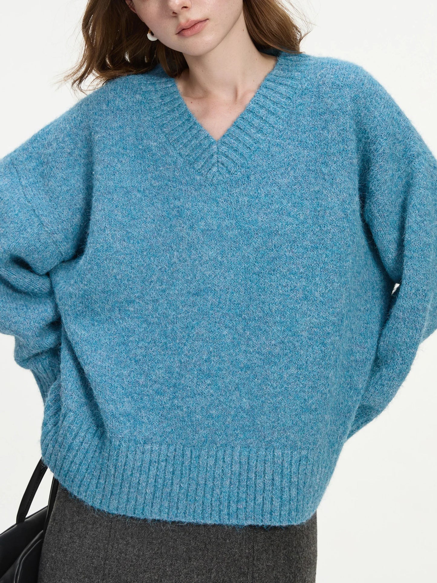 FSLE【3 Colors】Women V-Neck Pullover Sweater 5.1% Wool Warm Winter Long Sleeve Sleeve Tops Drop Sleeve Simple Top 24FS14156