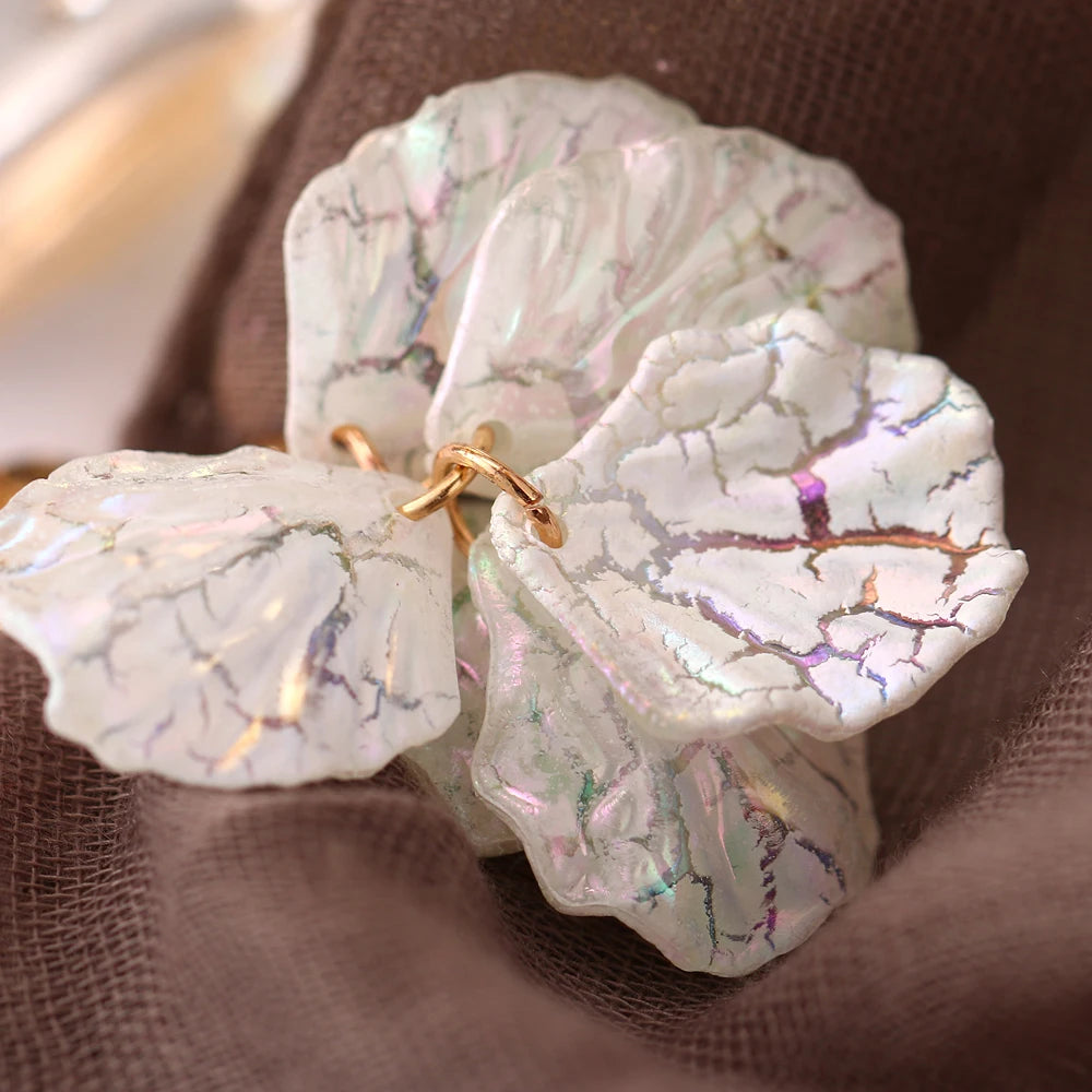 Korean White Acrylic Flower Petal Drop Earrings For Women's Fashion Statement Flower Trend Alloy Pendant Earring Jewellery
