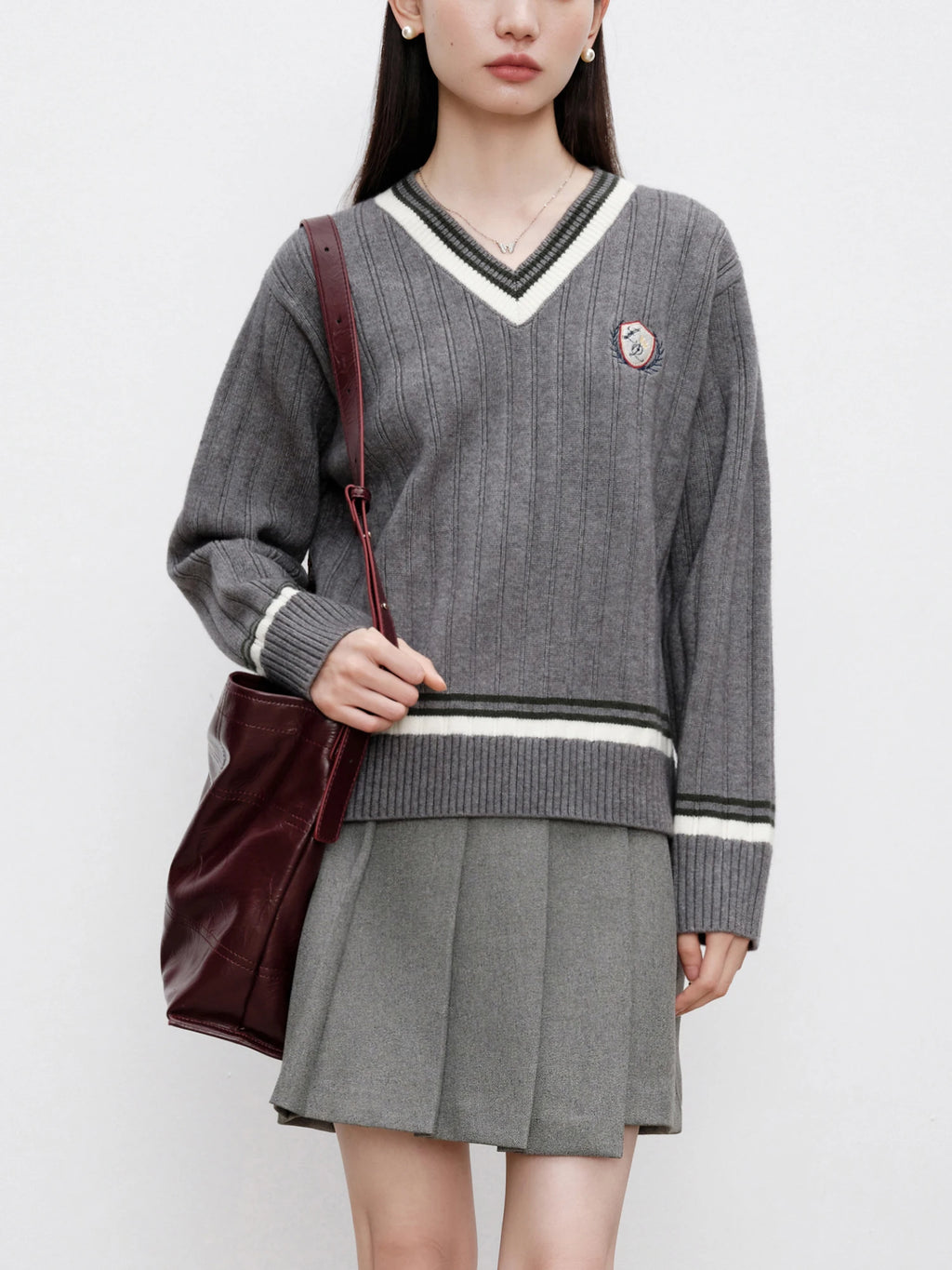 ZIQIAO Petite Size College Style V-neck Contrasting Color Pullover Knitted Sweater for Women 2024 Autumn Winter New Top