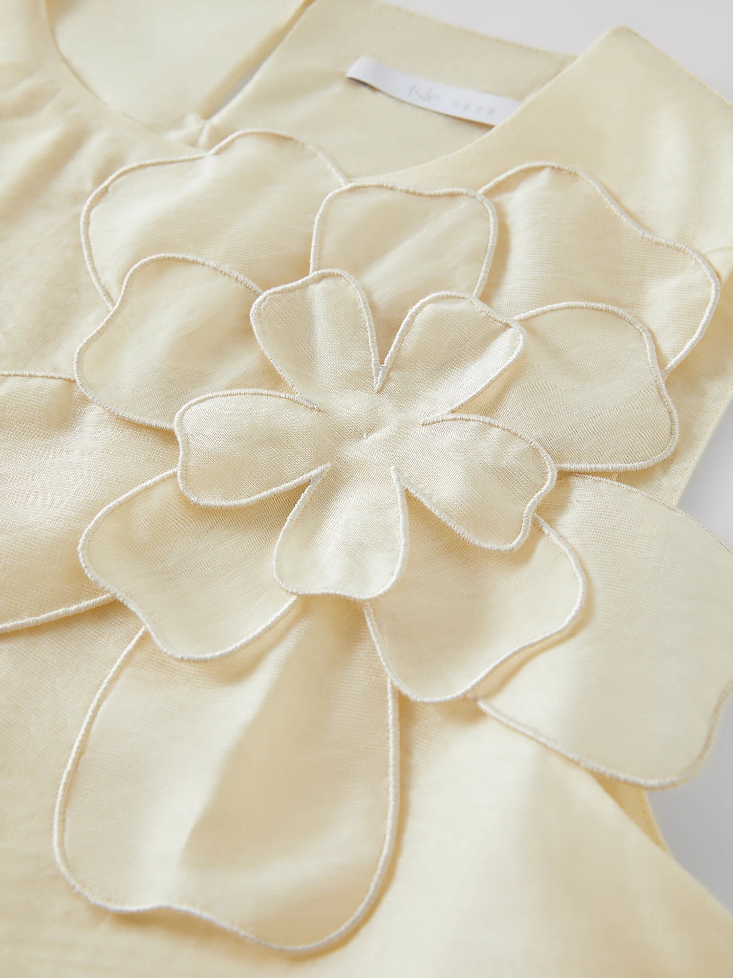 FSLE Elegant Design Three-dimensional Flower Sleeveless Top Women's skirt suit summer 2025 new style