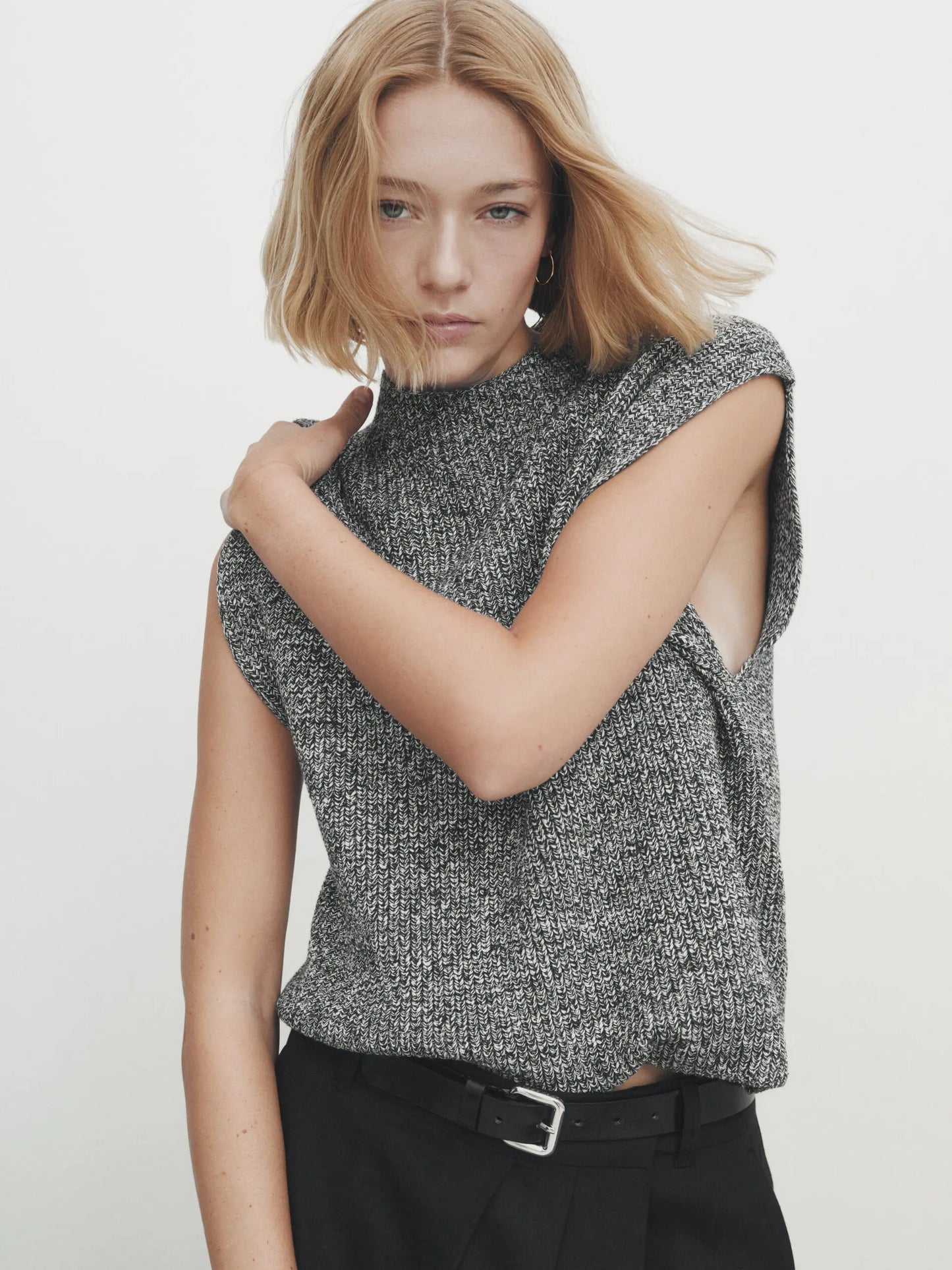 Ethereal  2024  new style of Slouchy minimalist two-tone yarn semi-turtleneck vest