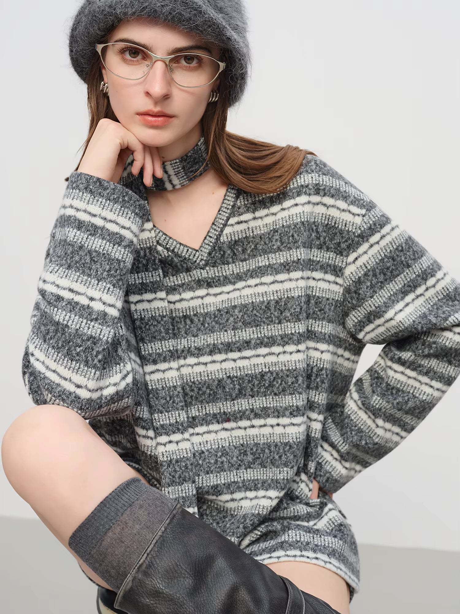 【Premium Series】temperament Striped V-neck Sweatshirt Suits Women's Winter 2025 New Style Shorts Sets Leisure
