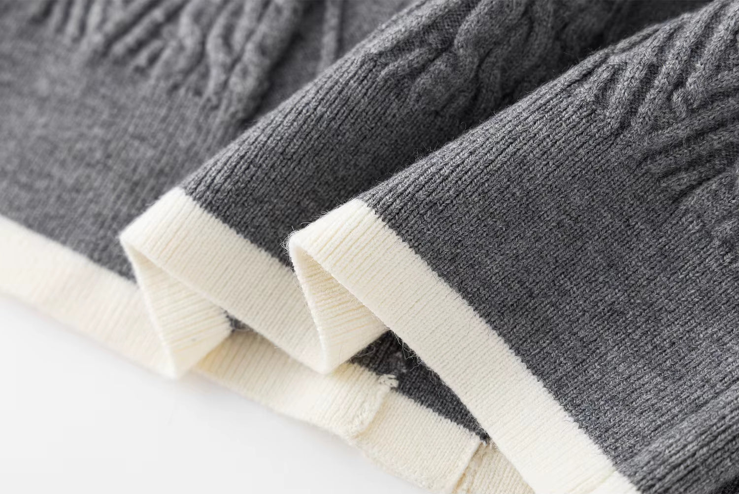 Fake Two-piece Cable-knitted Cardigan V-neck Slim Elastic Soft 2025 Winter New Korean Style Knitted Sweater Trendy