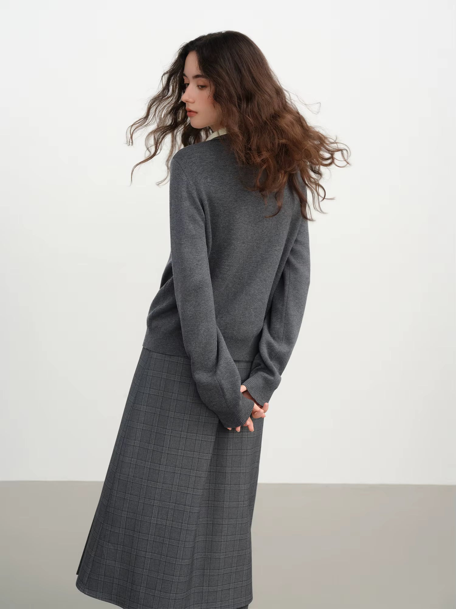 Color-Block Fake Two-Piece Women's Half-High Collar Knitwear 2025 Winter New Arrival, Versatile Color-Block Knit Pullover