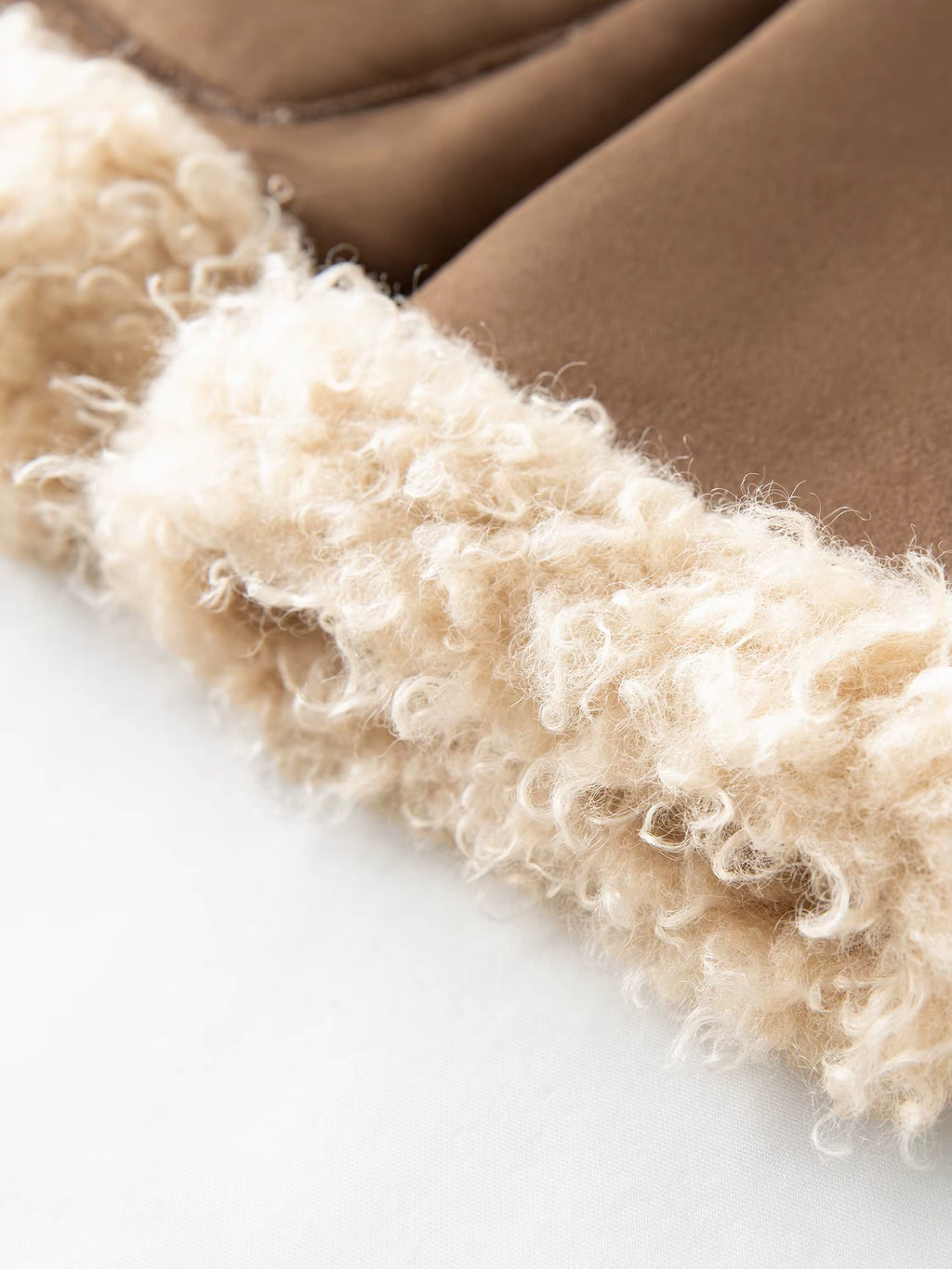 Retro Design Suede Lambskin Coat for Women Winter 2025 New Imitation Fur Jackets Warm American Style Leisure Loose