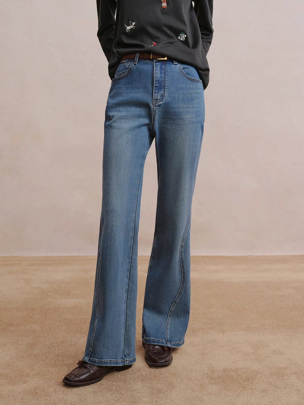 Women's Fashion Stretch Bellbottom Jeans with Apple-Shape Friendly Design 2025 Winter Collection New Micro Flare Jeans