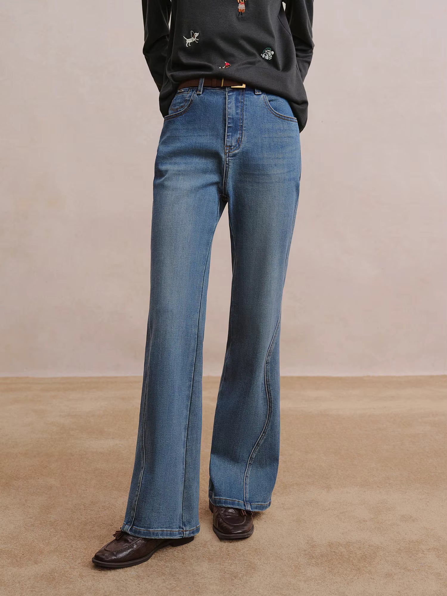 Women's Fashion Stretch Bellbottom Jeans with Apple-Shape Friendly Design 2025 Winter Collection New Micro Flare Jeans