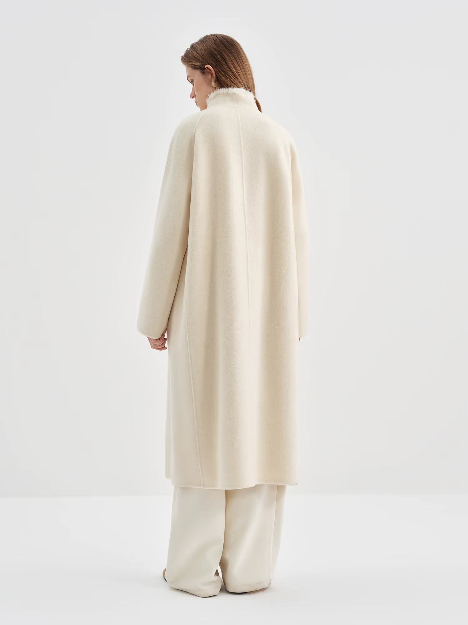 Modern Chinese Red Velvet Coat for Women Winter 2025 New Arrival Sable Fur Festive Ensemble Coat 100% Wool Long Coats