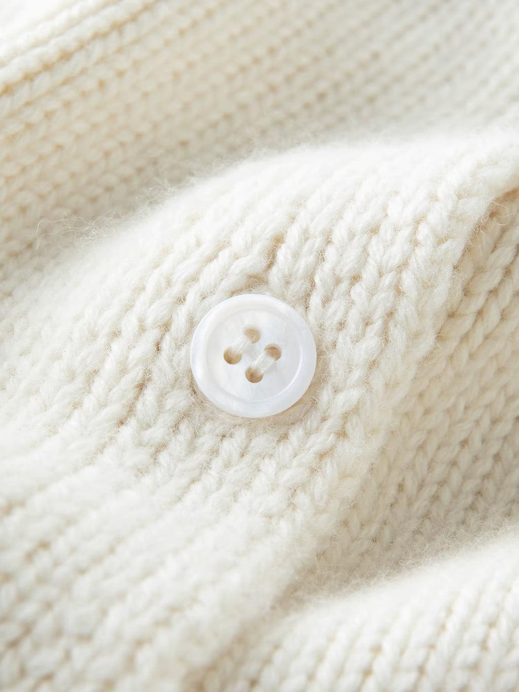 French Retro Style Hooded Hollow Out Knit Top for Women New Winter 2025 Textured Faux Lace Top Solid All-match