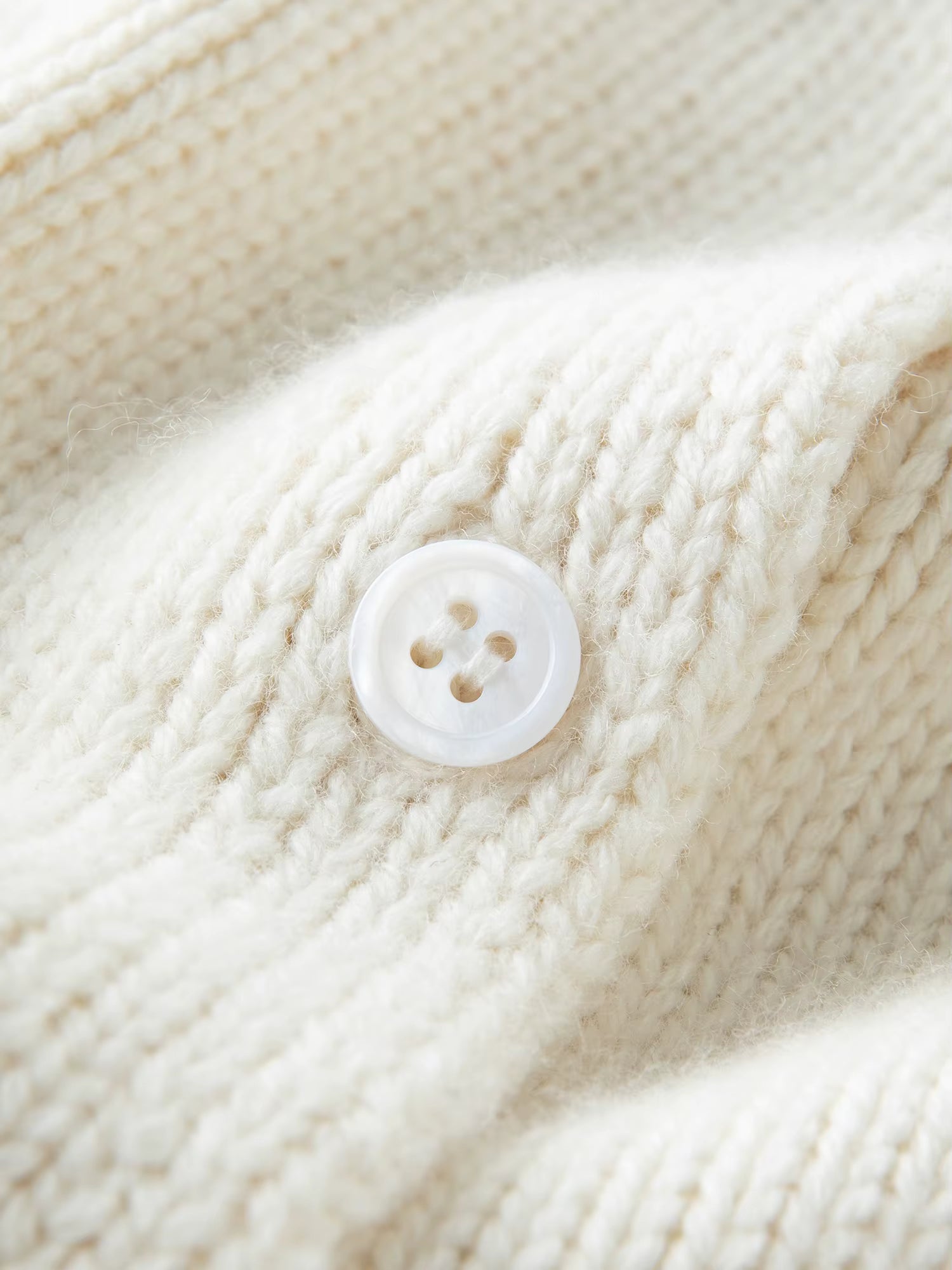 French Retro Style Hooded Hollow Out Knit Top for Women New Winter 2025 Textured Faux Lace Top Solid All-match