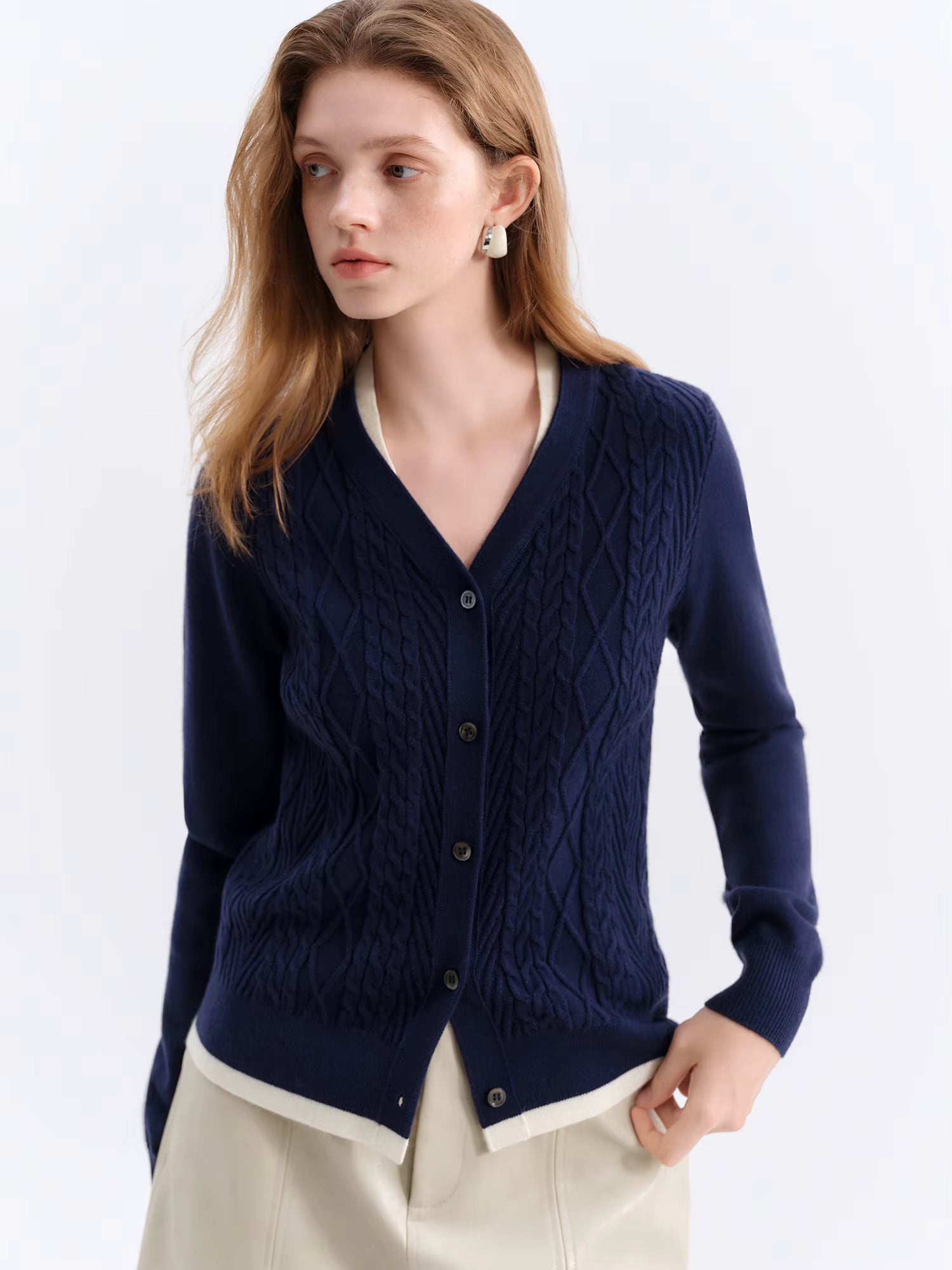 Fake Two-piece Cable-knitted Cardigan V-neck Slim Elastic Soft 2025 Winter New Korean Style Knitted Sweater Trendy