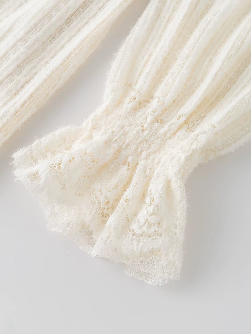 &nbsp;Gentle Bottoming T-shirt Women 2025 Autumn and Winter Wear Pullovers Wear Fairy Lace Top Loose All-match Elegant Ladies