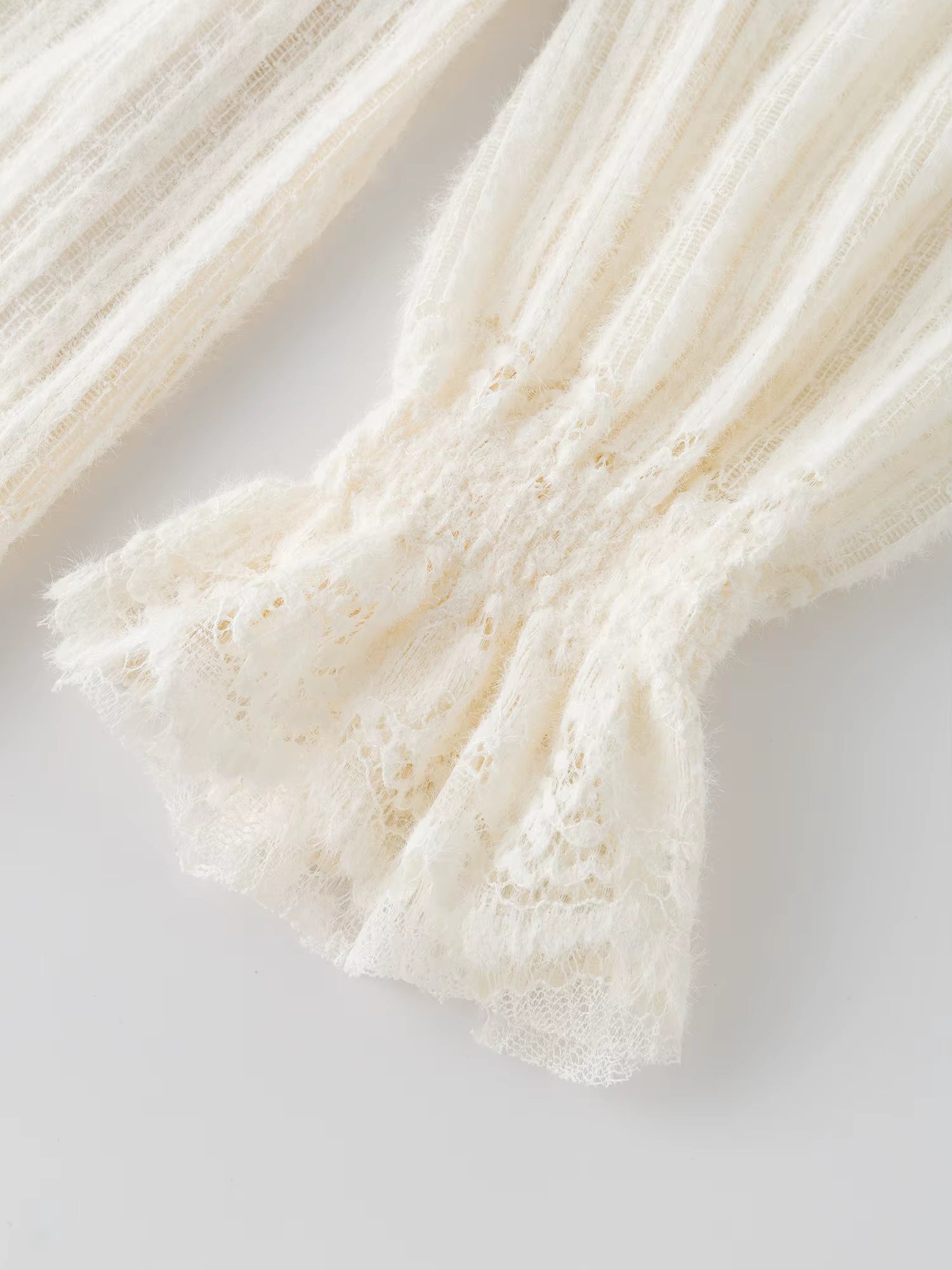 &nbsp;Gentle Bottoming T-shirt Women 2025 Autumn and Winter Wear Pullovers Wear Fairy Lace Top Loose All-match Elegant Ladies