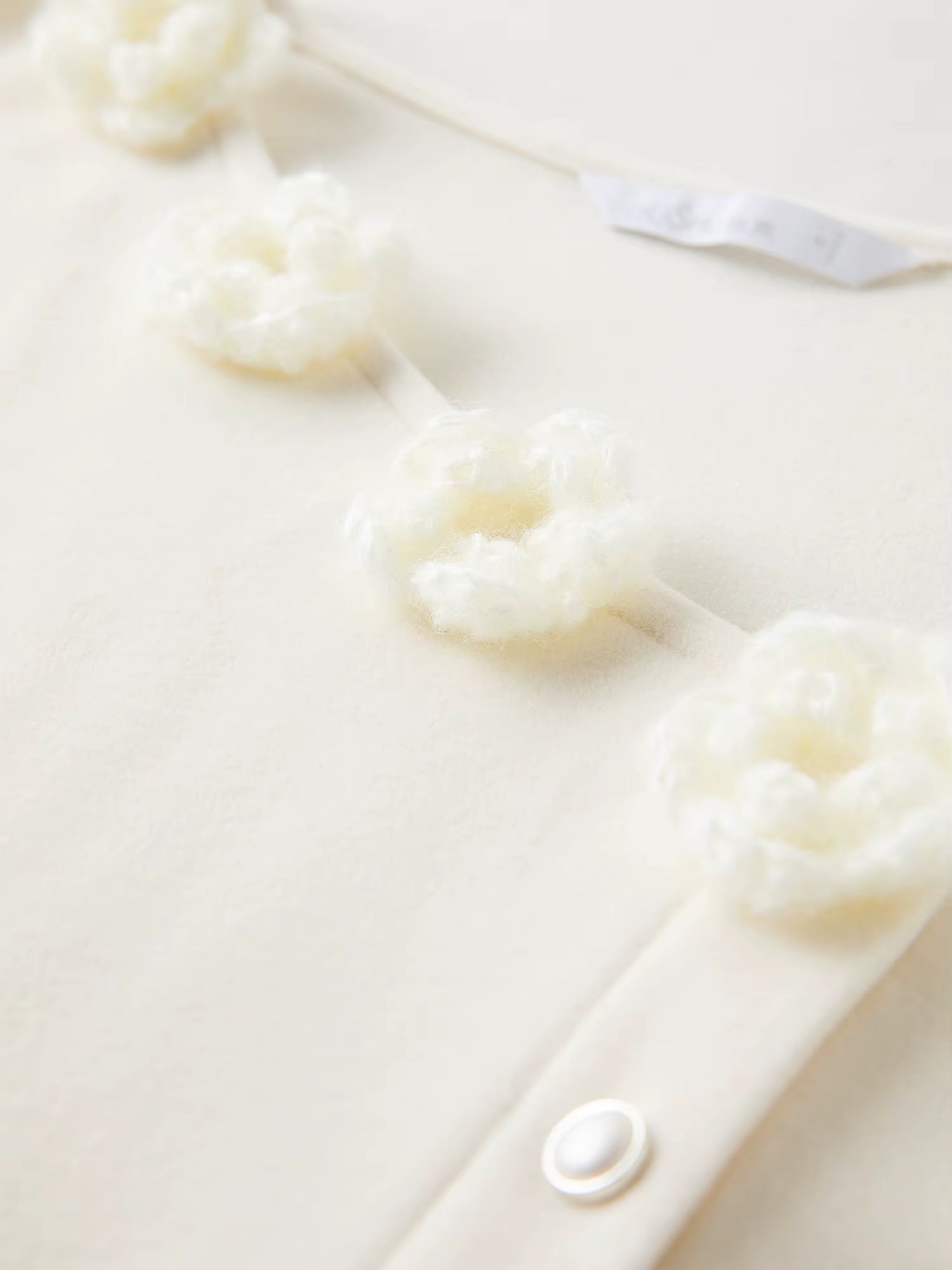 Plus-Size Women Fashionable Mandarin V-Neck Turtleneck Sweater Elegant Floral Design 2025 Winter Knitwear Inner Layer