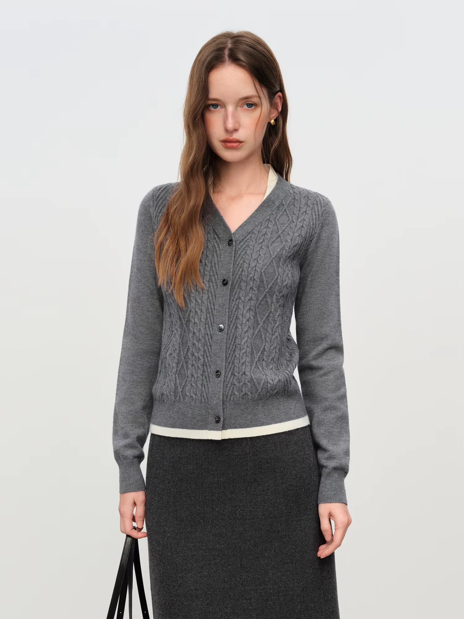 Fake Two-piece Cable-knitted Cardigan V-neck Slim Elastic Soft 2025 Winter New Korean Style Knitted Sweater Trendy