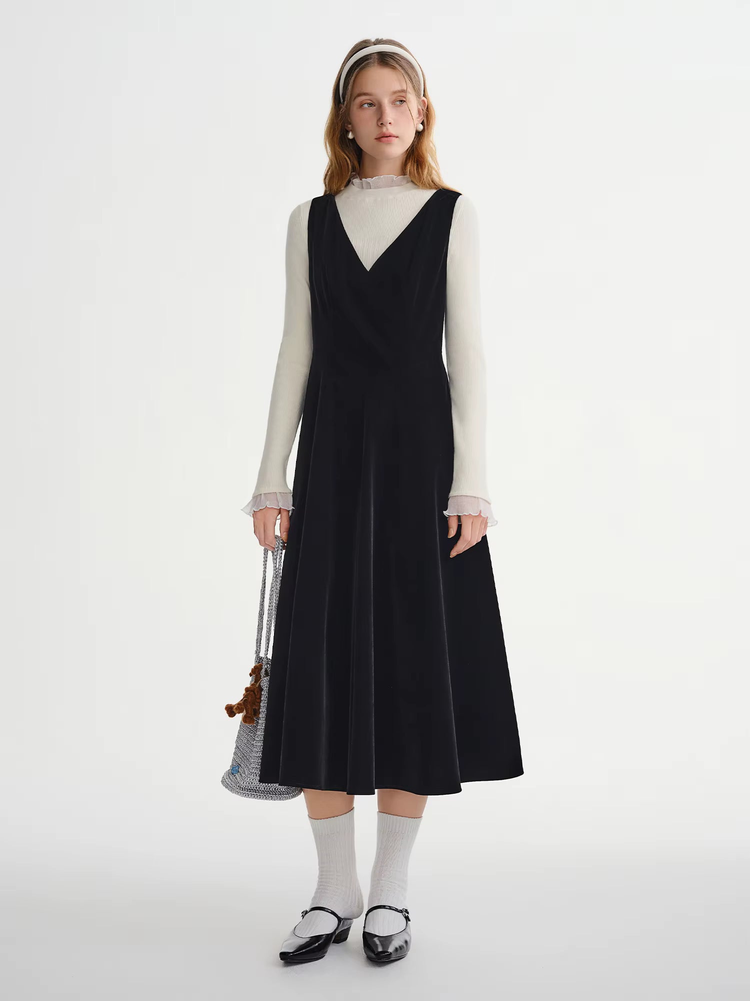 Stylish Plus-Size Flowing Velvet Waist defining Vest Design Dress - Autumn/Winter Deep V-Neck Sleeveless 2025 Winter New
