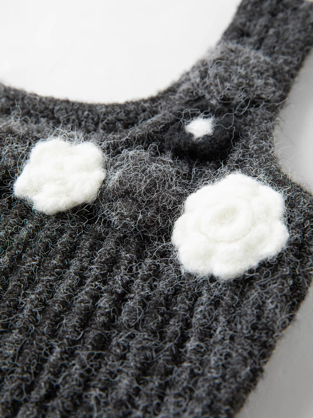 U-neck 3D Floral Knit Suspender Dress Women's Winter 2025 New Style, Waist-cinching Dress Commuting Elegant Ladies