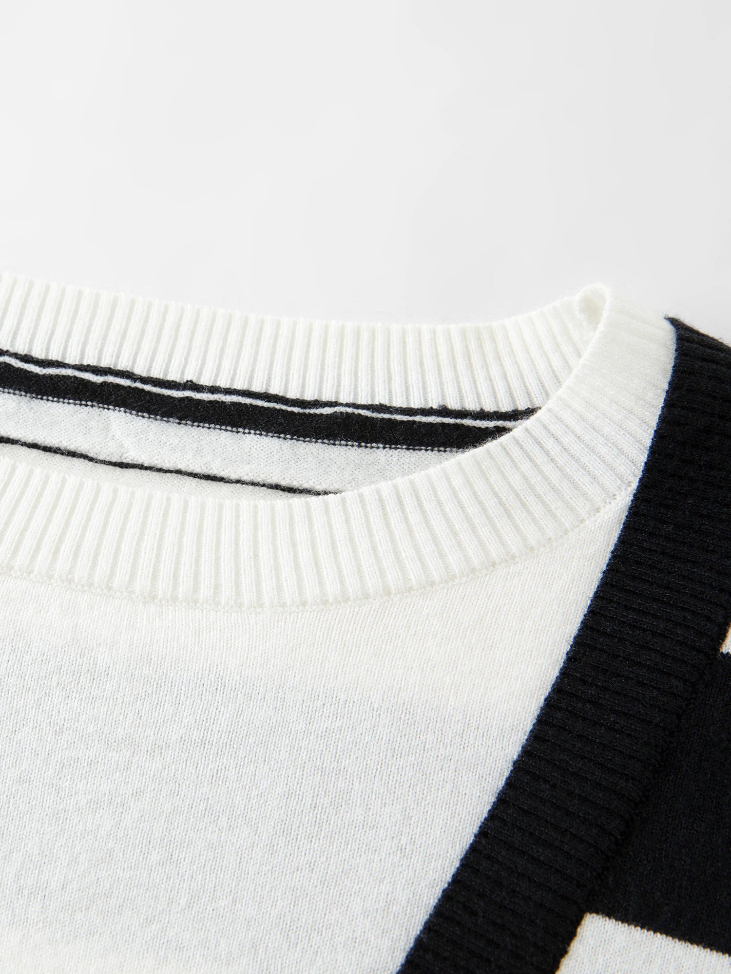 FSLE Black and White Striped Fake Two-piece Wool Sweater for Women 2025 Autumn New Style V-neck Loose Pullover Sweater