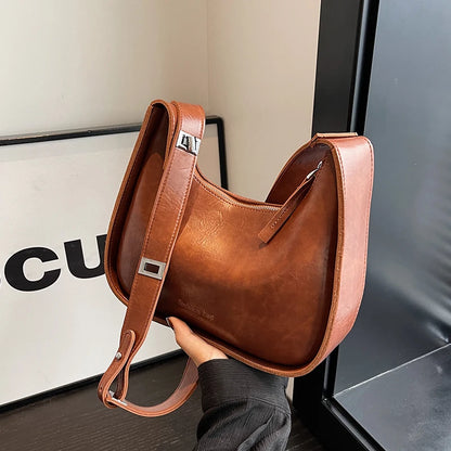 Small Belt Buckle Design Shoulder Bags for Women 2023 New Fashion Trend Designer Crossbody Bag Underarm Bag Handbags Brown