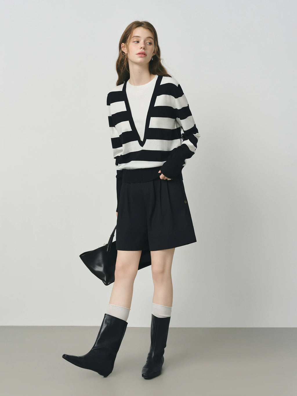 FSLE Black and White Striped Fake Two-piece Wool Sweater for Women 2025 Autumn New Style V-neck Loose Pullover Sweater