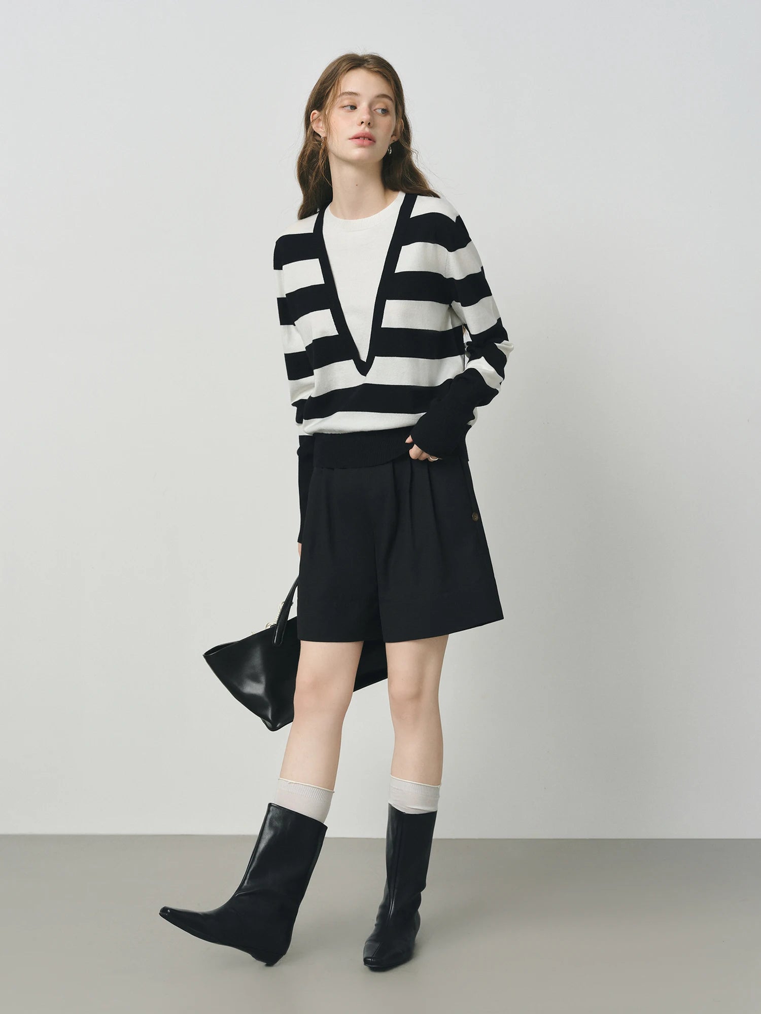 FSLE Black and White Striped Fake Two-piece Wool Sweater for Women 2025 Autumn New Style V-neck Loose Pullover Sweater