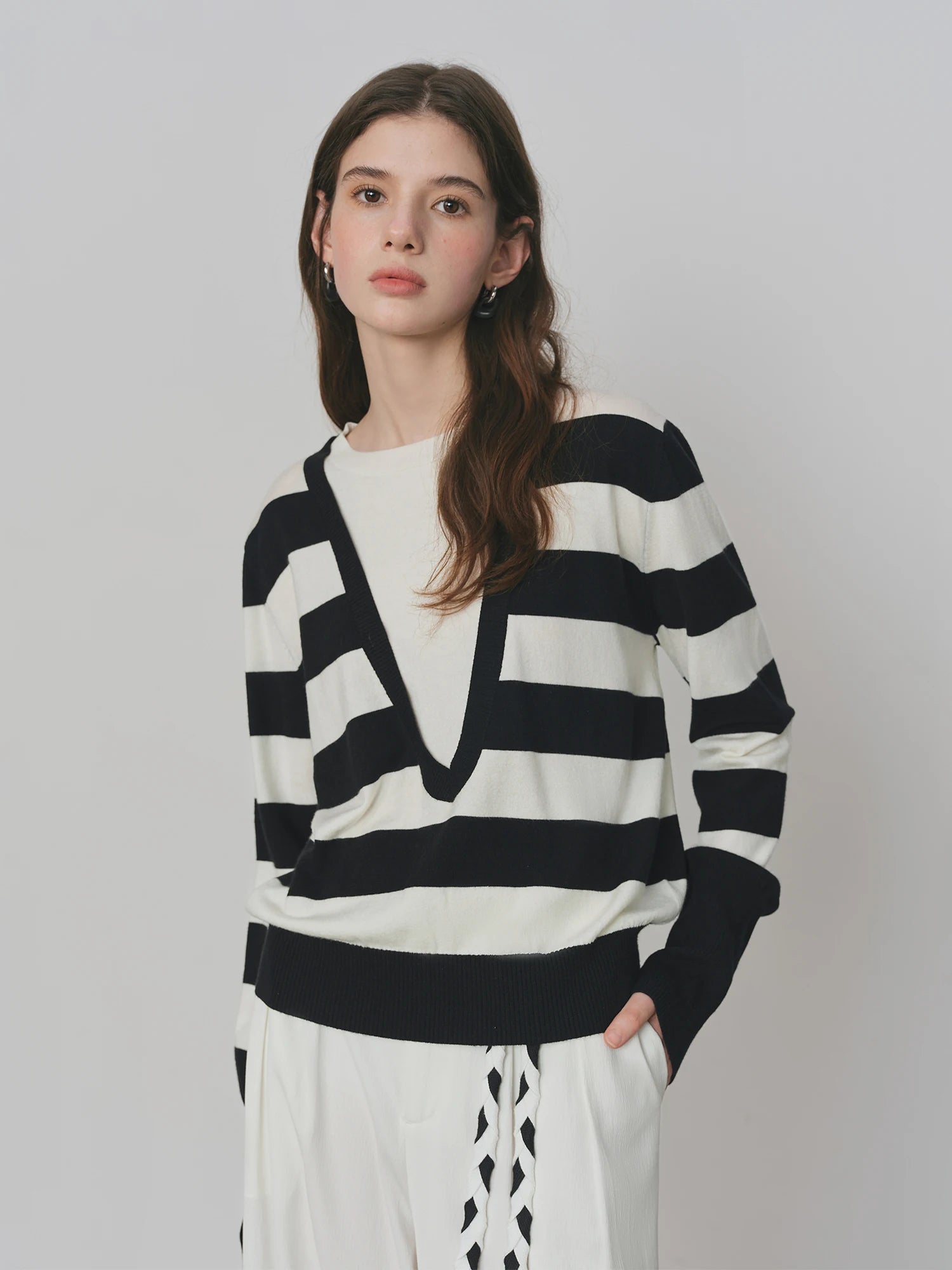 FSLE Black and White Striped Fake Two-piece Wool Sweater for Women 2025 Autumn New Style V-neck Loose Pullover Sweater