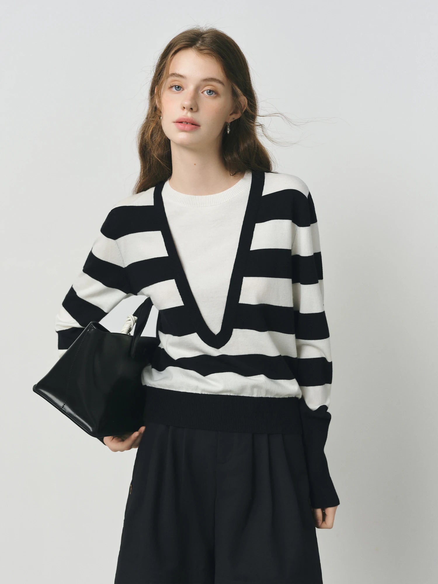 FSLE Black and White Striped Fake Two-piece Wool Sweater for Women 2025 Autumn New Style V-neck Loose Pullover Sweater