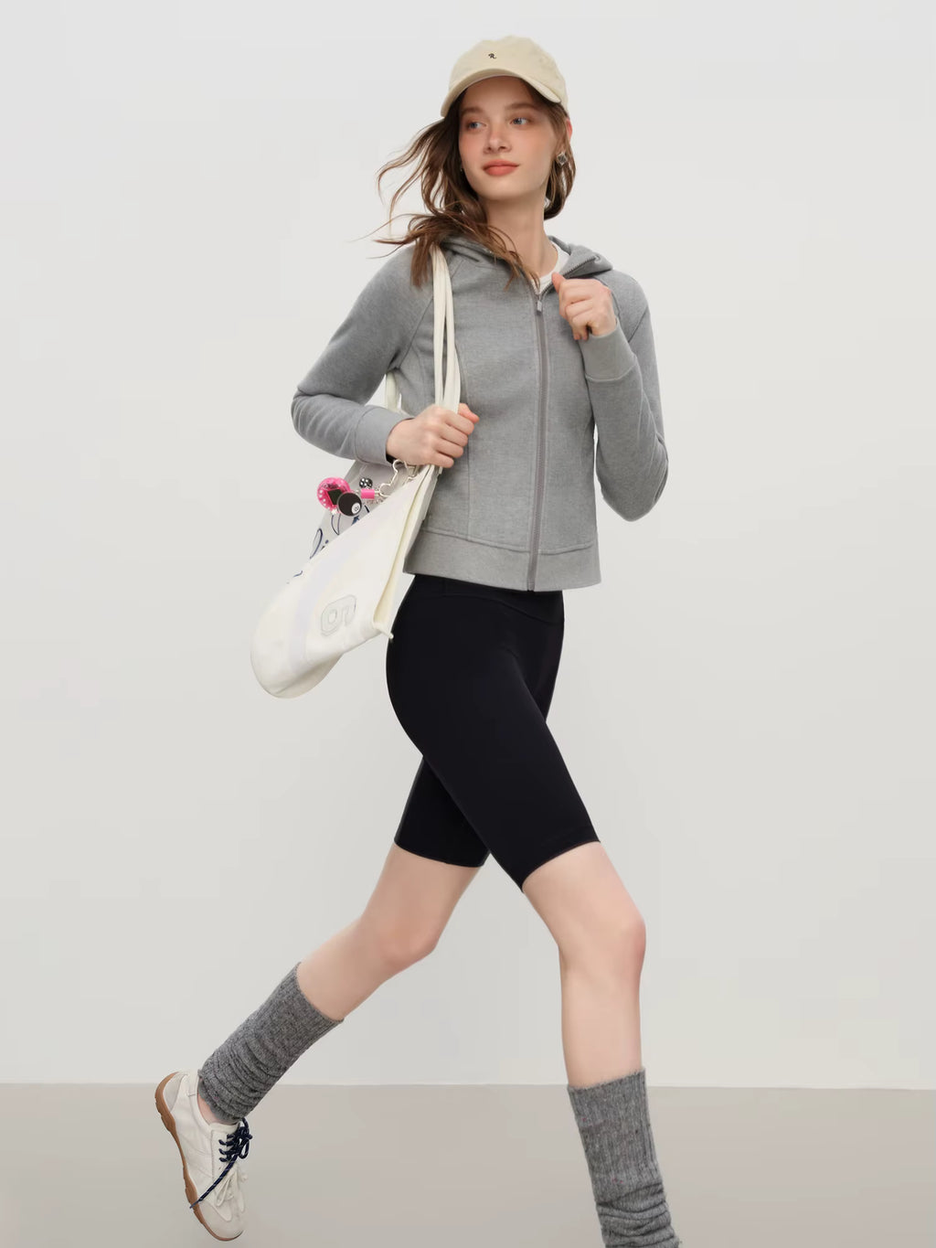 Elegant Embroidery Design Hooded Sweatshirt Set for Women Fall Winter 2025 New Arrival Slimming Sporty Sweatshirt Pants