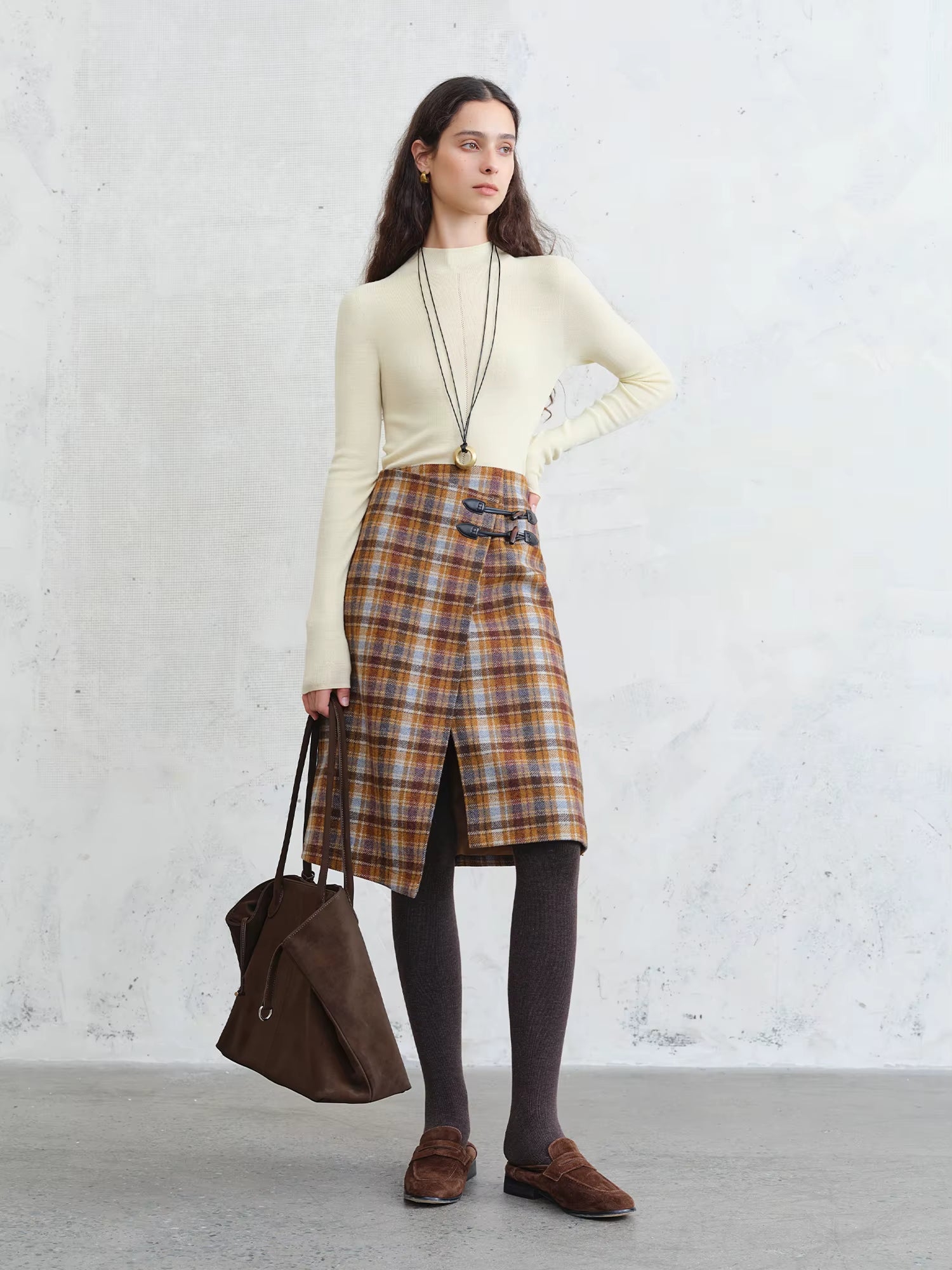 Vintage College-Inspired Asymmetrical Slit Skirt for Women Winter 2025 New Arrival Versatile Slim-Fit Design Plaid Skirts