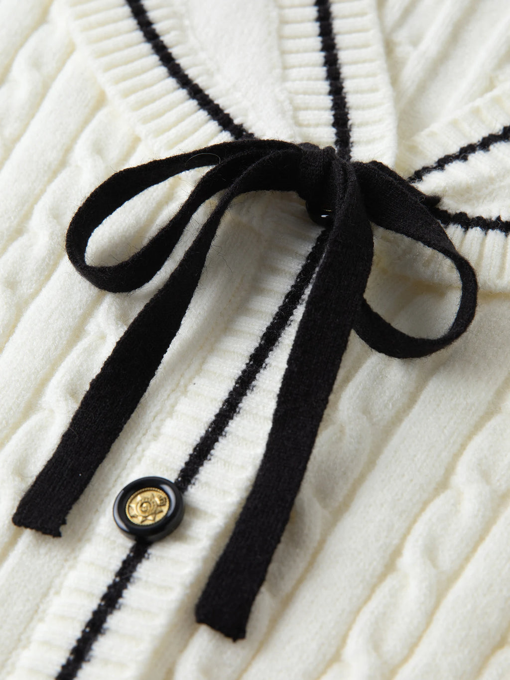 DUSHU Women Black and White Collision Vintage Style French Knit Sweater 2024 Winter New Versatile Casual Tops 24DS84156