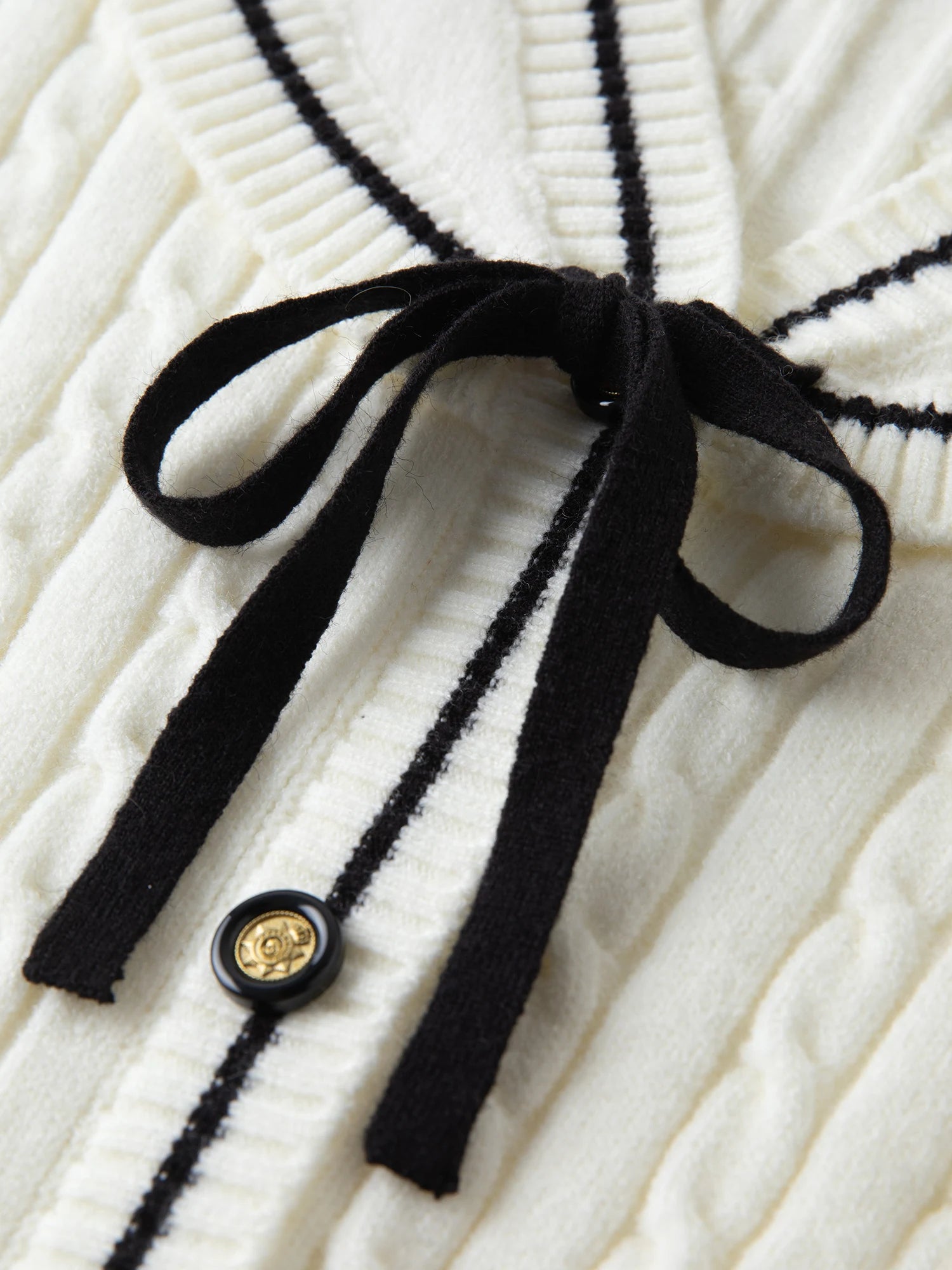 DUSHU Women Black and White Collision Vintage Style French Knit Sweater 2024 Winter New Versatile Casual Tops 24DS84156