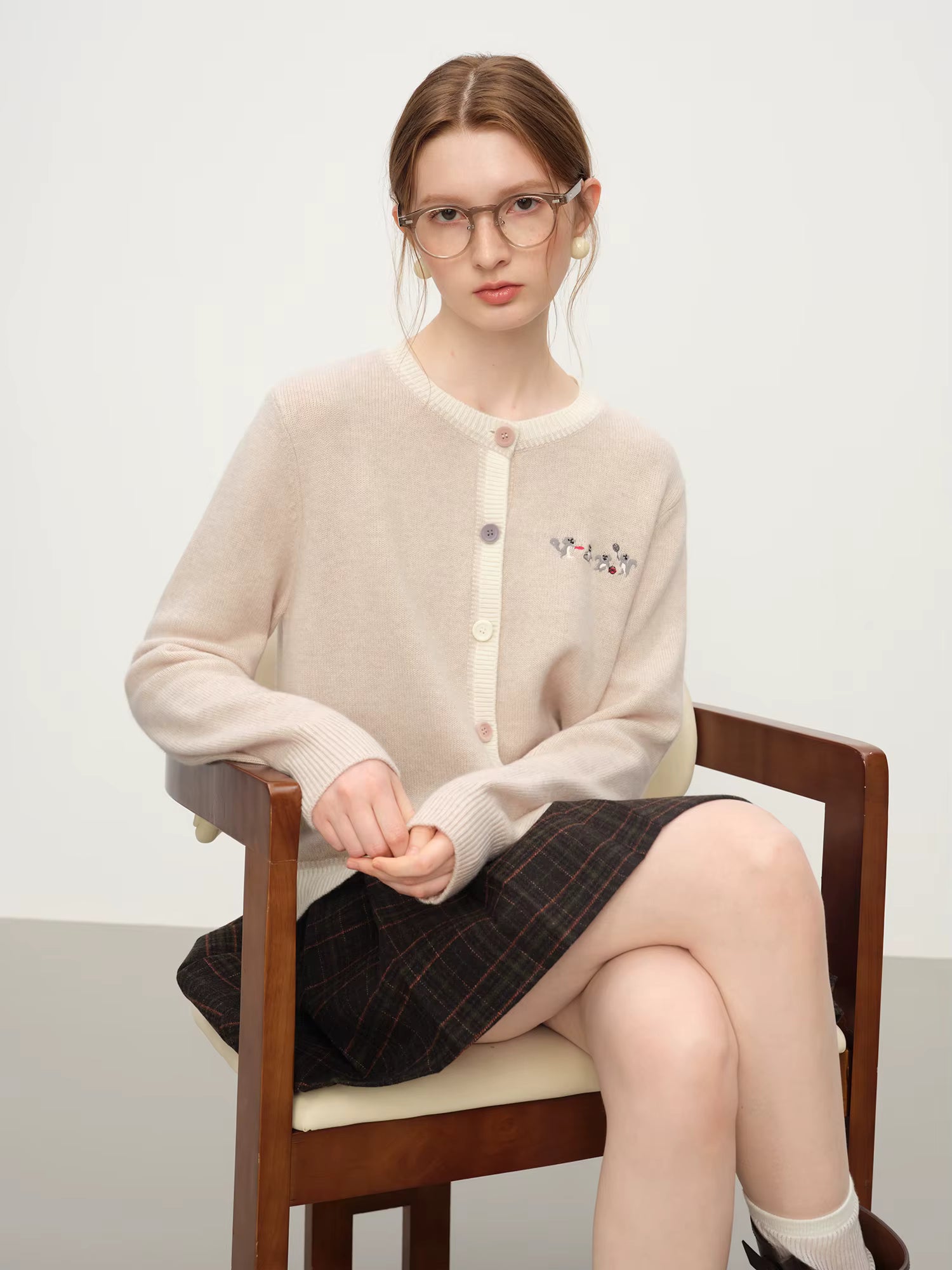 Women's Retro Color Block Knit Cardigan - Novelty Embroidery Round Neck French Style Top with Cozy Comfort