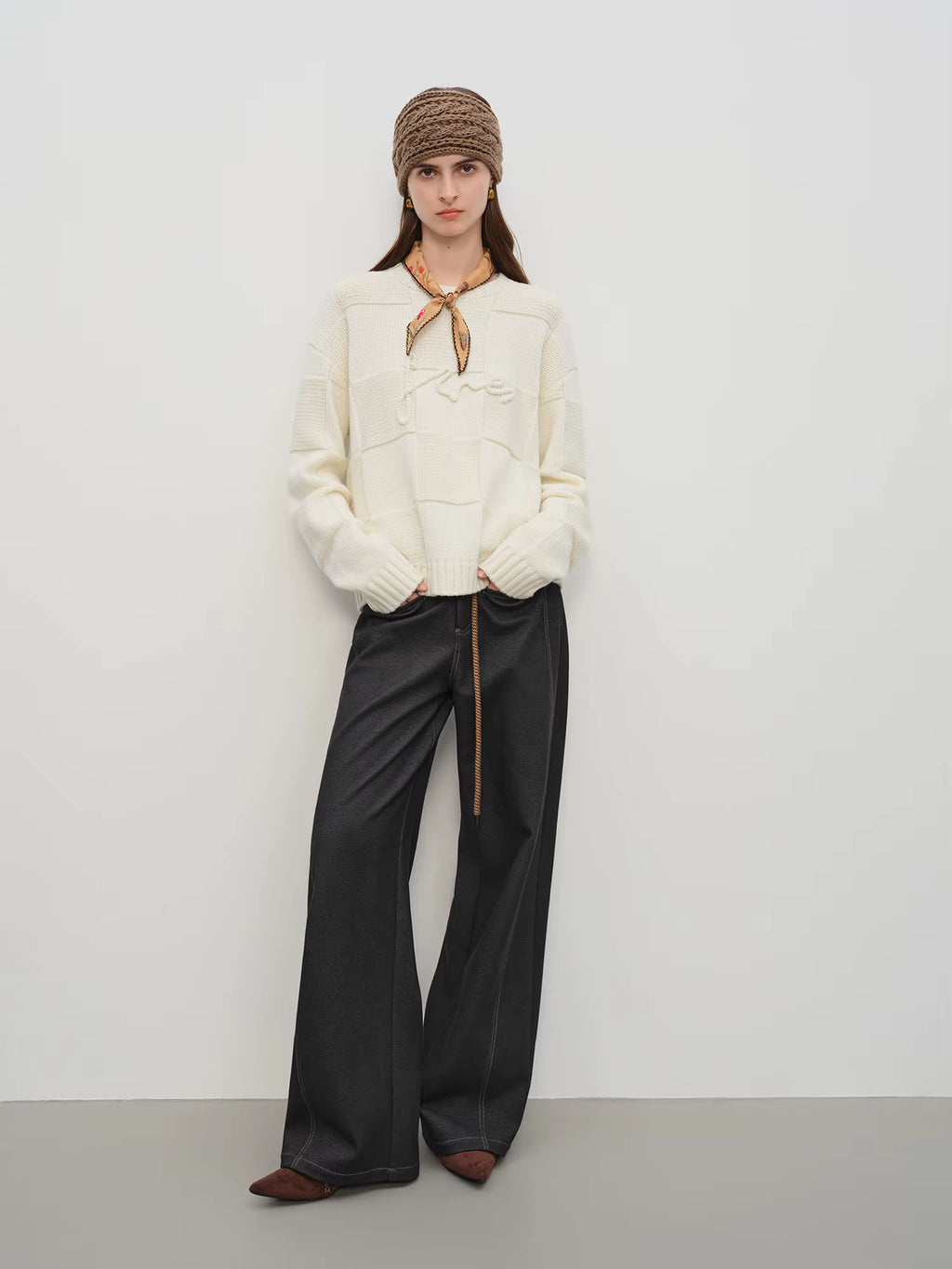 Premium Series】Women's Round Neck Fancy Knit Pullover Sweater - Elegant Commuter Style Winter Knitwear for Office