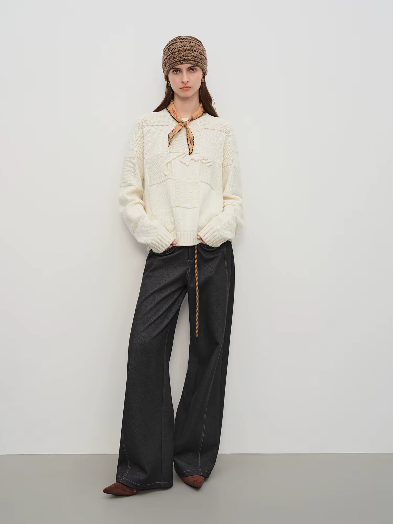 Premium Series】Women's Round Neck Fancy Knit Pullover Sweater - Elegant Commuter Style Winter Knitwear for Office