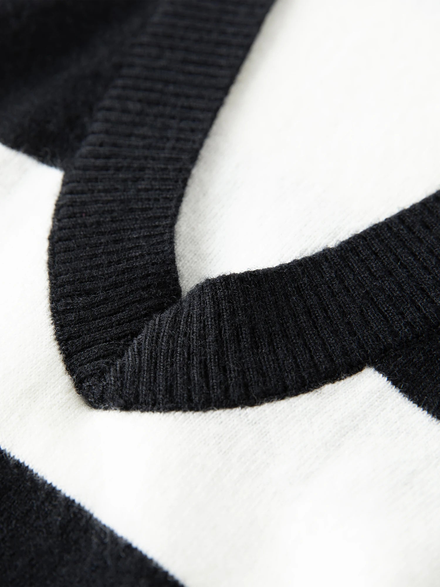 FSLE Black and White Striped Fake Two-piece Wool Sweater for Women 2025 Autumn New Style V-neck Loose Pullover Sweater