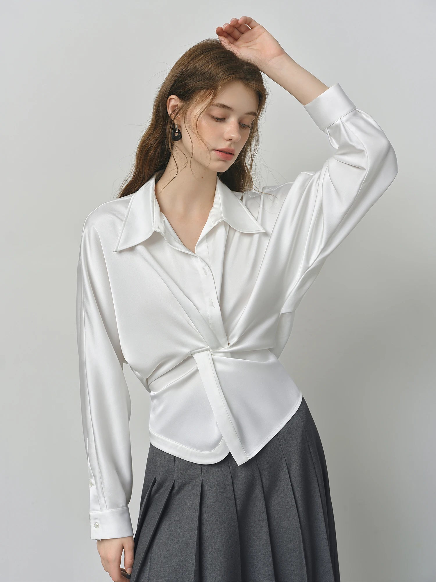 FSLE French Style Minimalism V-neck Long Sleeves Shirt For Women 2025 Autumn New Arrival Slightly Loose Twist Top
