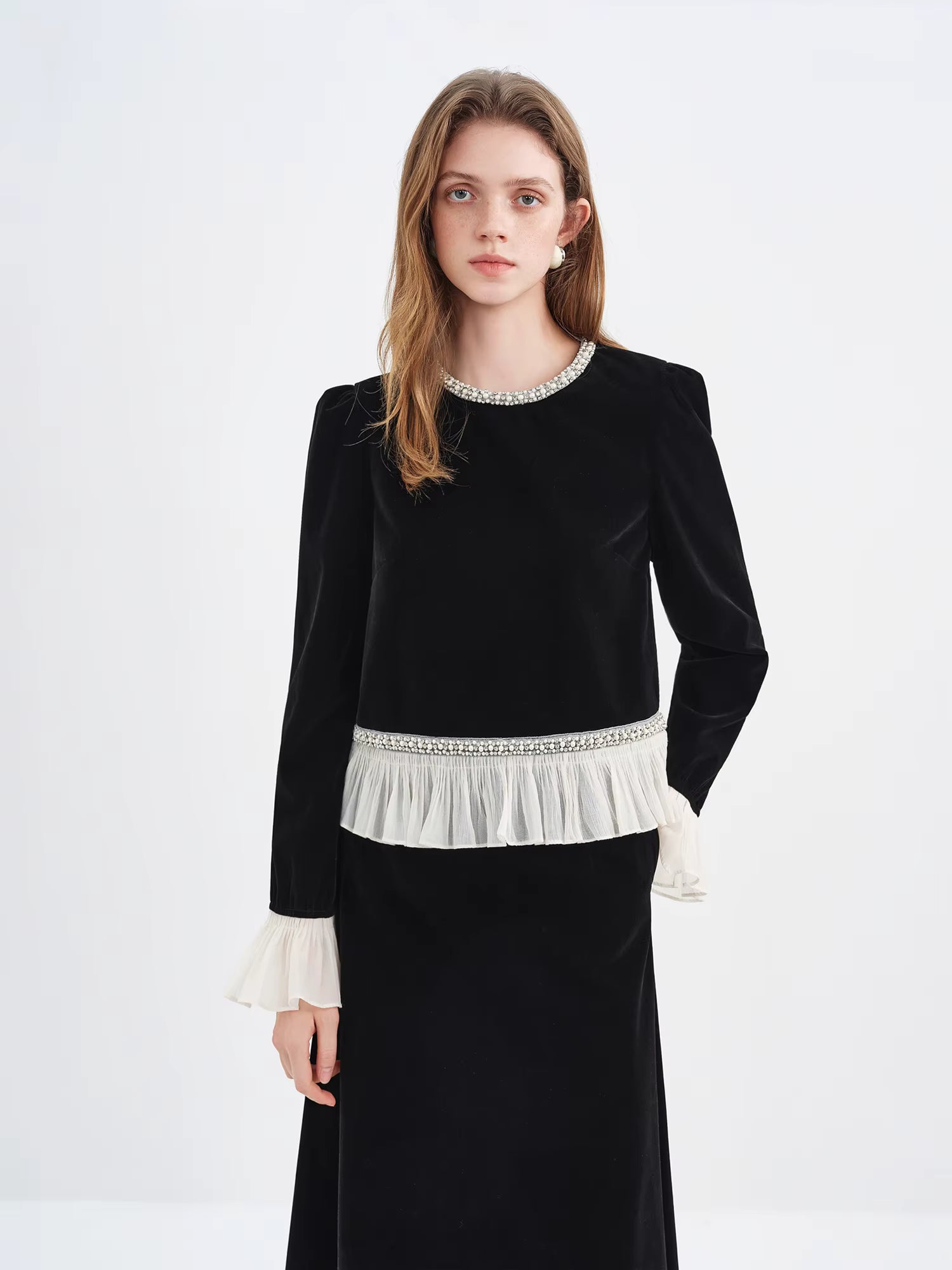 2025 Winter Women's Black Velvet Short Set Beaded Round Neck Top Skirt - Petite Friendly Outfit for Holiday Parties