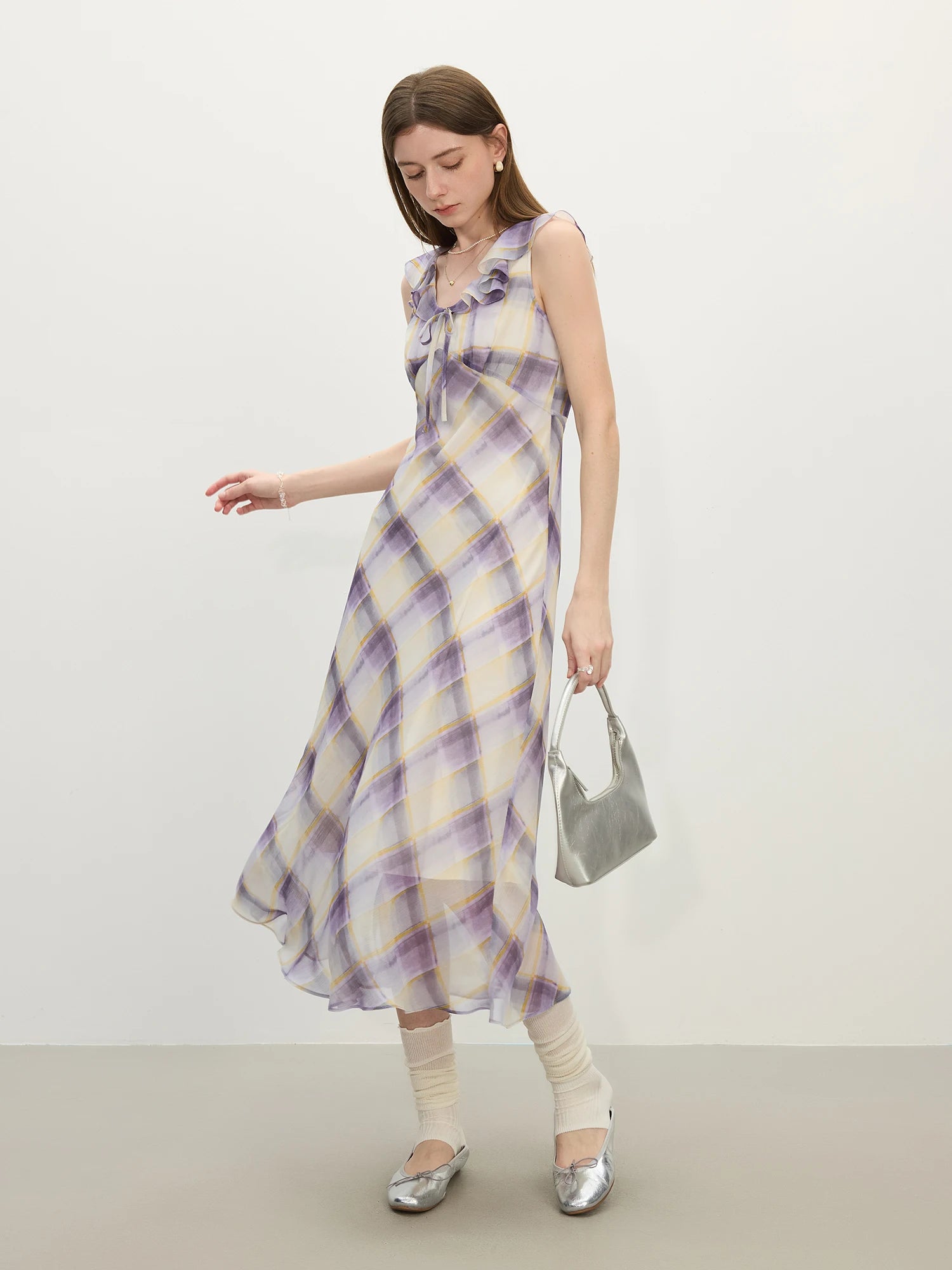 FSLE French Retro Checkered Ruffled Dress for Women 2025 Summer New Arrival U-Neck Slimming Silhouette