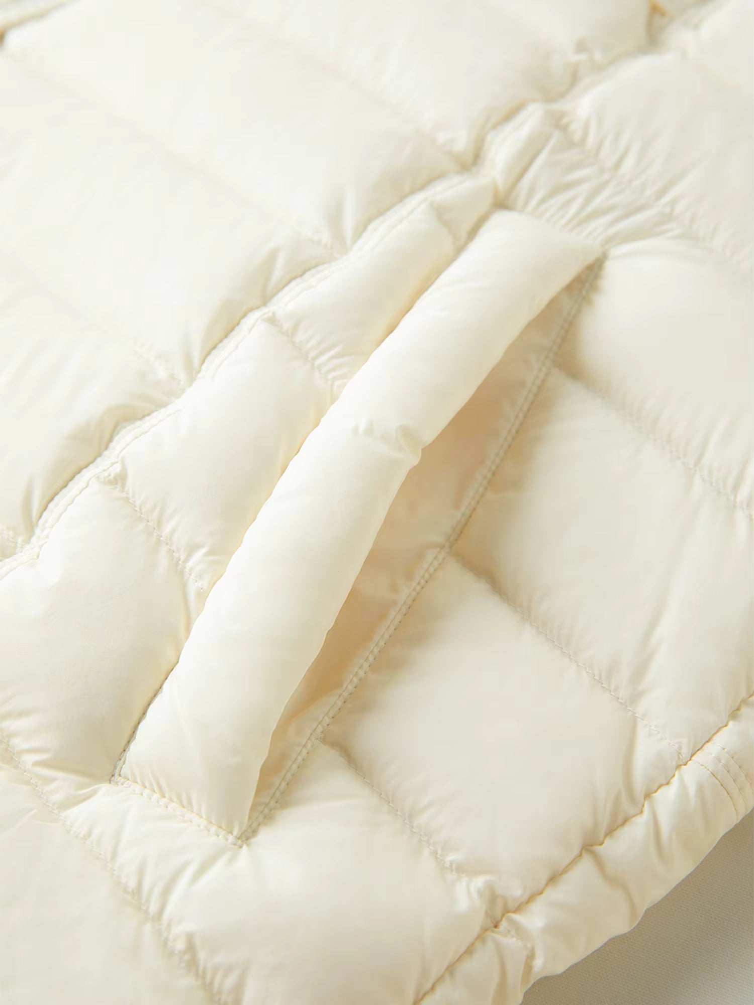 New Arrival Winter Women's Lightweight Short Ivory Down Coat With Lace Panel Collar Warm Padded Coat Outerwear Jacket