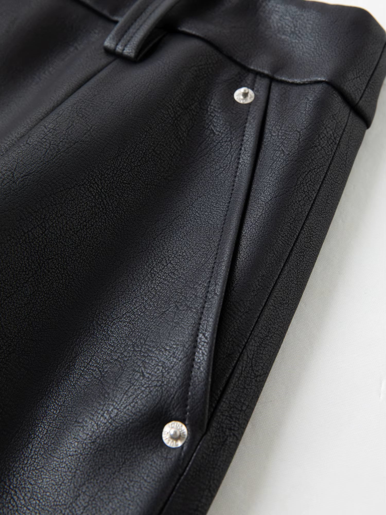 Plus-size Women High-waisted A-line Leather Skirt Winter 2025 New Arrival from the Bold Black Brown Collection Half Skirt
