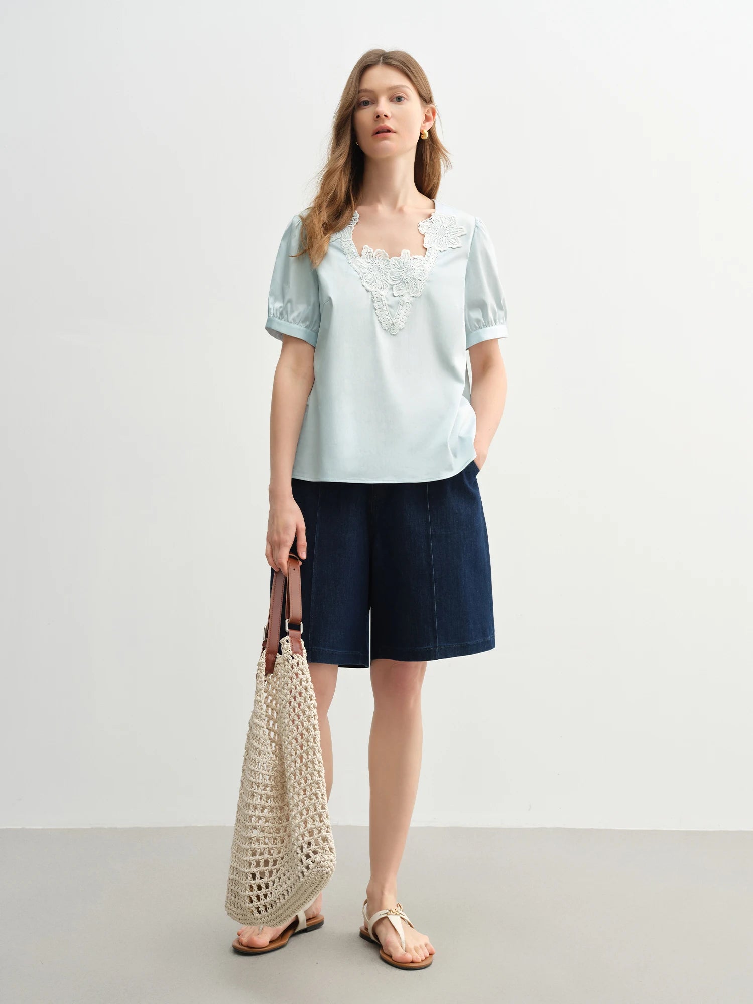 DUSHU Plus Size Women's Exquisite Lace Short-sleeved Blouse 2025 Summer New Embroidery Lace V-neck Slim Top