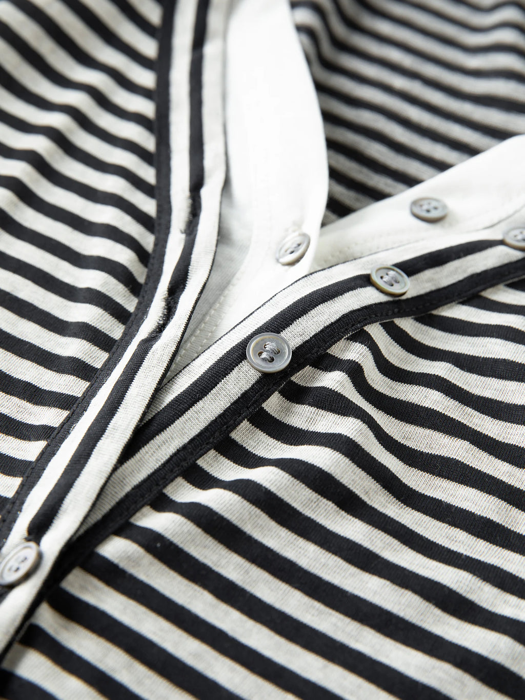 FSLE 2025 New Fake Two-piece Black White Striped V-neck Retro Long-sleeved T-shirt Women's Autumn 2025 New Chic Tops