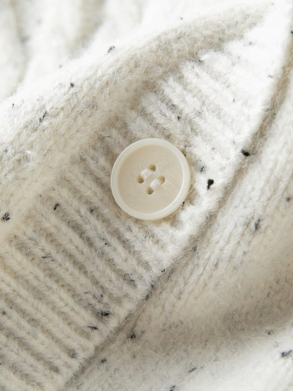 Plus-Size Women's Colorful Dot V-Neck Knit Sweater Vest Versatile Slimming Winter Layering Top 2025 New Arrival Vests