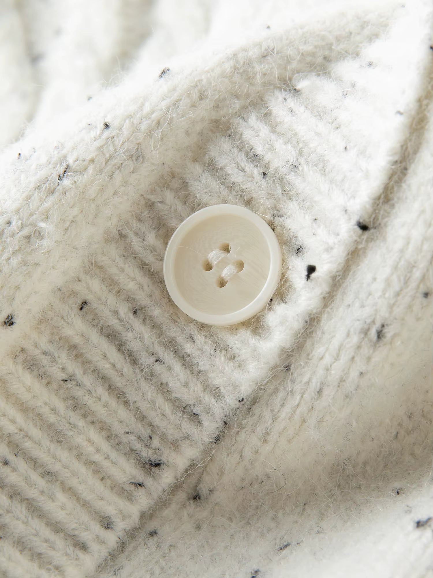 Plus-Size Women's Colorful Dot V-Neck Knit Sweater Vest Versatile Slimming Winter Layering Top 2025 New Arrival Vests