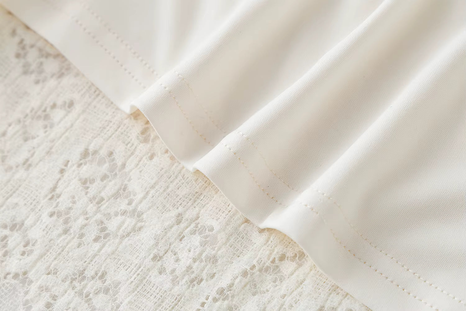 &nbsp;Gentle Bottoming T-shirt Women 2025 Autumn and Winter Wear Pullovers Wear Fairy Lace Top Loose All-match Elegant Ladies