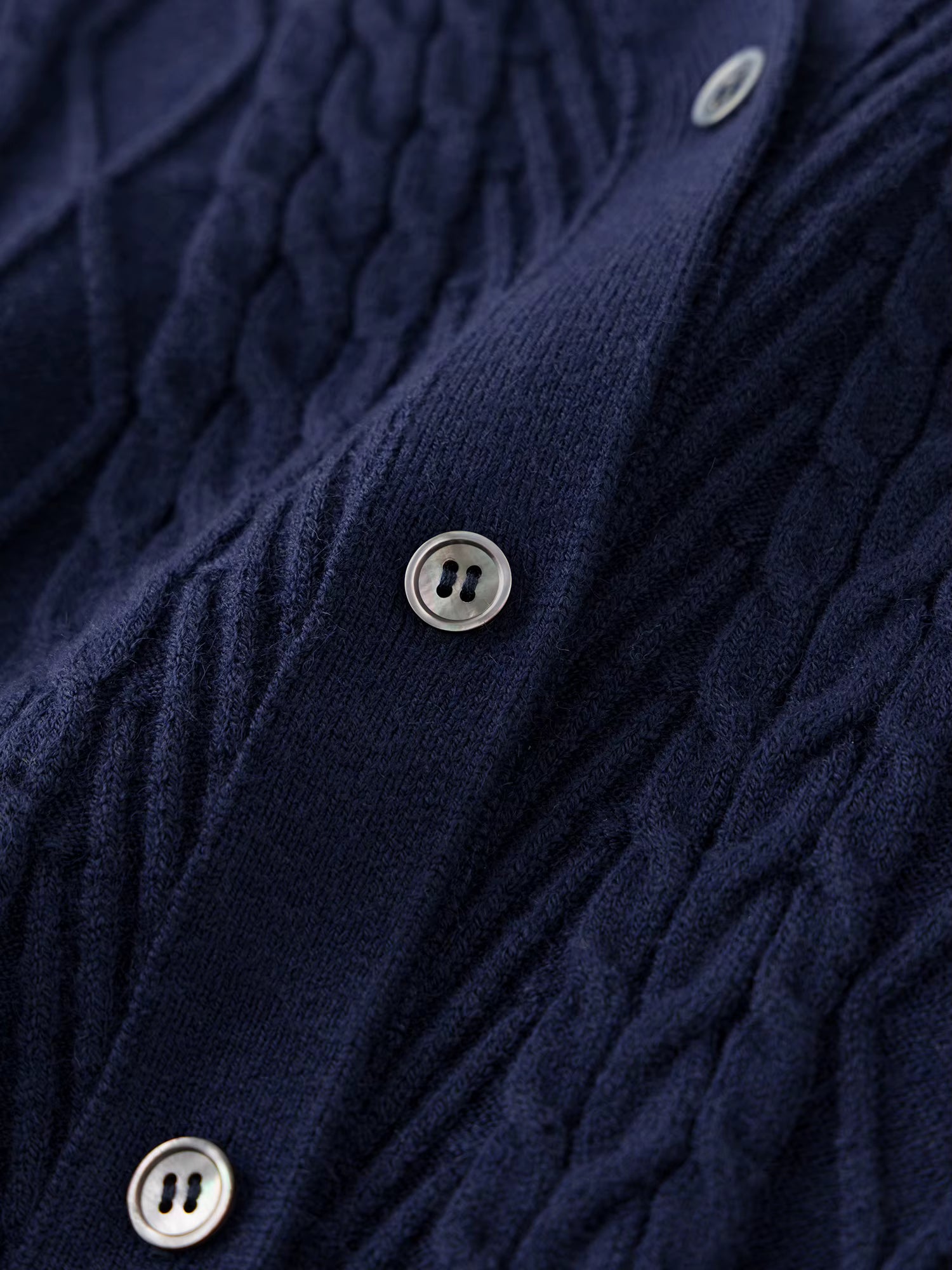 Fake Two-piece Cable-knitted Cardigan V-neck Slim Elastic Soft 2025 Winter New Korean Style Knitted Sweater Trendy