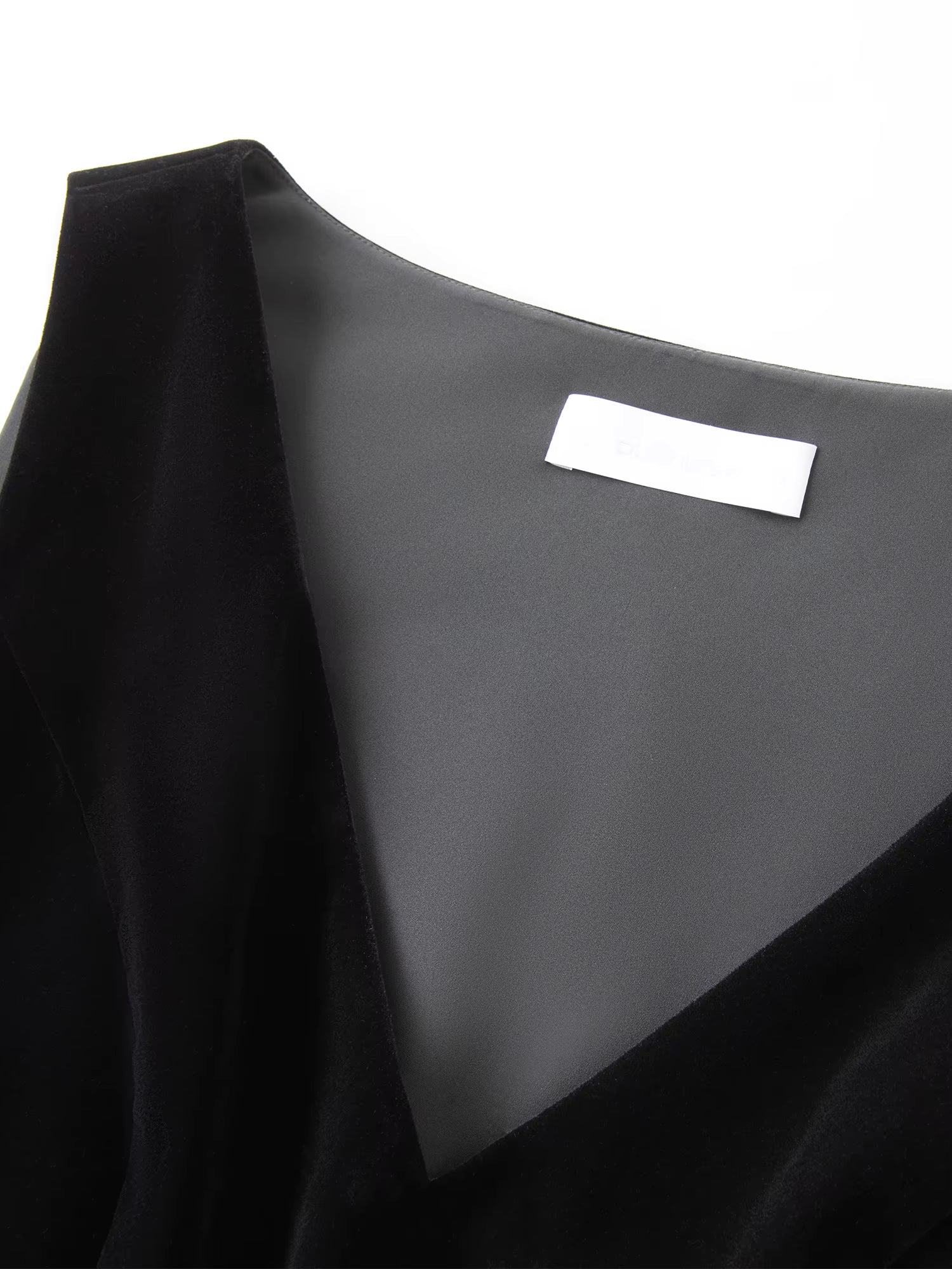 Stylish Plus-Size Flowing Velvet Waist defining Vest Design Dress - Autumn/Winter Deep V-Neck Sleeveless 2025 Winter New